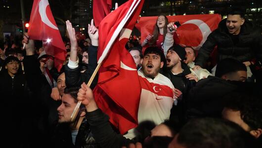 Türkische Fans jubeln in Berlin über WM-Qualifikation