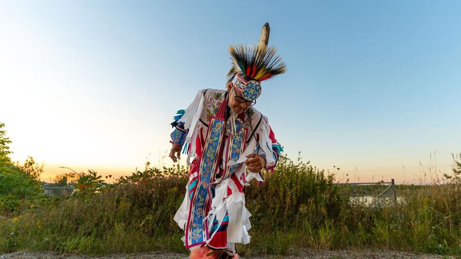 Tanzaufführung eines Anishinabe auf Manitoulin Island