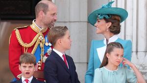 Prinz William, Prinzessin Kate und ihre drei Kinder auf dem Balkon des Buckingham-Palastes.