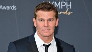 David Boreanaz ist mit seinem Schauspielkollegen Chad Lowe befreundet, dessen Tochter mit nur 13 ...