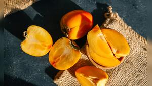 Die Kaki hat von Oktober bis April Saison.