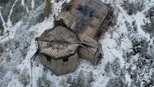 Das durch einen Brand schwerbeschädigte Kehlsteinhaus auf dem Obersalzberg.