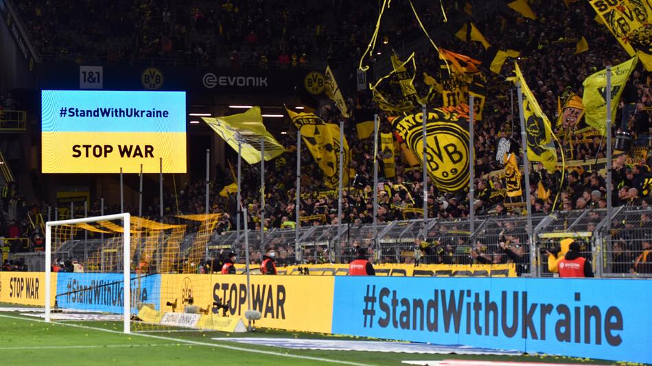 #StandWithUkraine, Stop War, BVB, Fussball