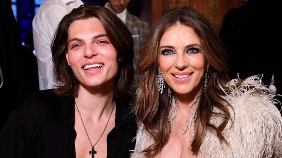 Elizabeth Hurley und ihr Sohn Damian bei einer Charity-Gala in Düsseldorf.