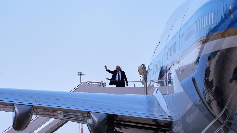 Papst Franziskus gestorben - Abflug Trump