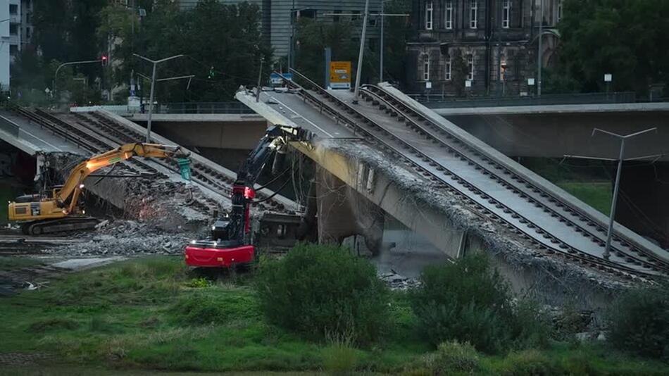 Abrissarbeiten an Dresdner Brücke kommen planmässig voran