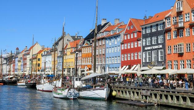 In Kopenhagen bist du in circa fünf Stunden.