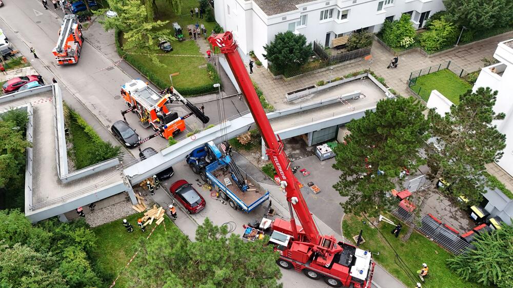 Linz - Fussgängerbrücke eingestürzt