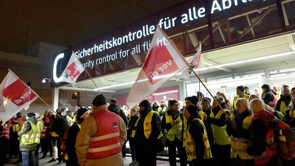 Warnstreik am Flughafen Schönefeld