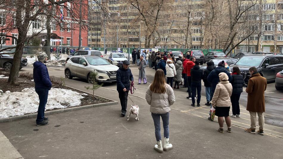 Wahlen in Russland - Protestaktion "Mittag gegen Putin"