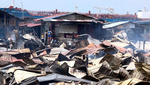 Brand in malaysischem Küstendorf