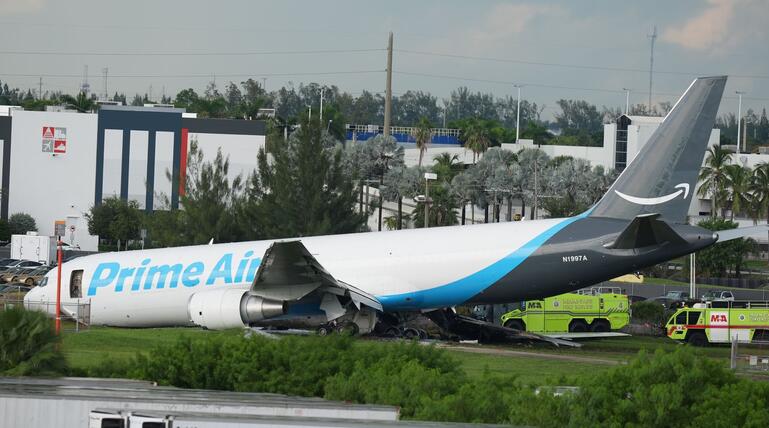 Unfall mit Frachtflugzeug nach Landung am Flughafen Miami