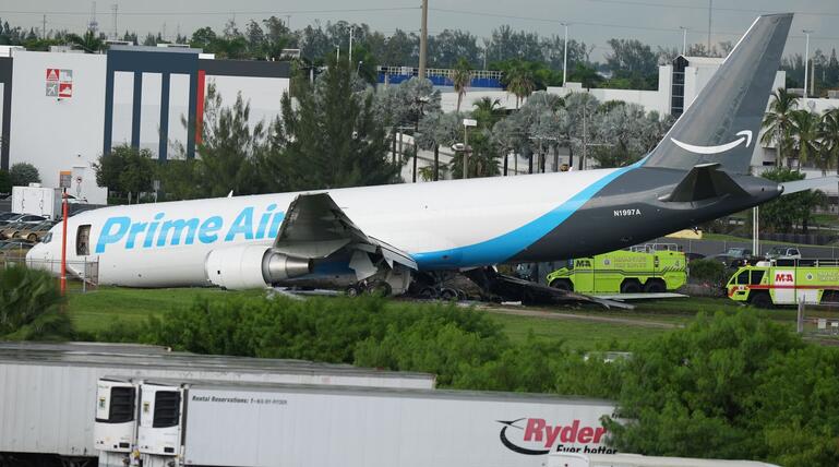 Unfall mit Frachtflugzeug nach Landung am Flughafen Miami