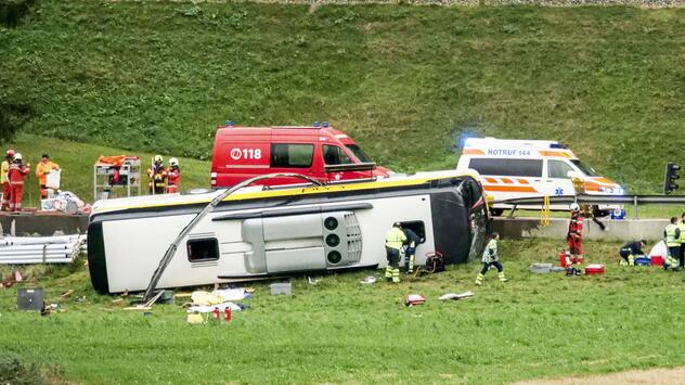 Mehrere Tote bei Busunfall in der Schweiz