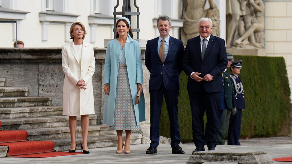 Elke Büdenbender, Königin Mary, König Frederik X. und Frank-Walter Steinmeier (v.l.) auf Schloss ...