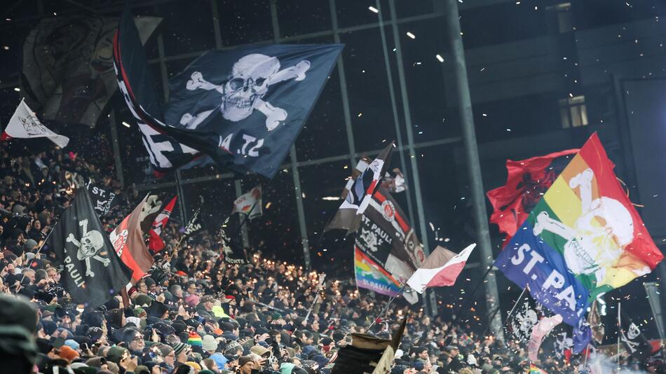 Fans des FC St. Pauli im Millerntorstadion