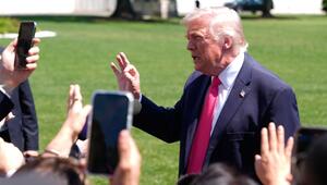 US-Präsident Donald Trump spricht mit Reportern.