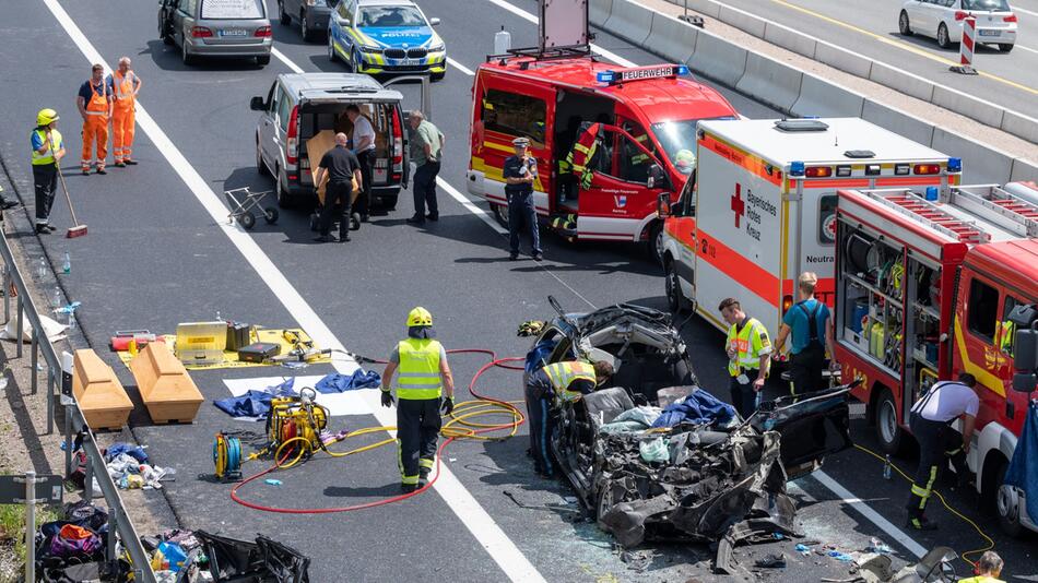 Vier Tote bei Unfall auf A3 bei Regensburg