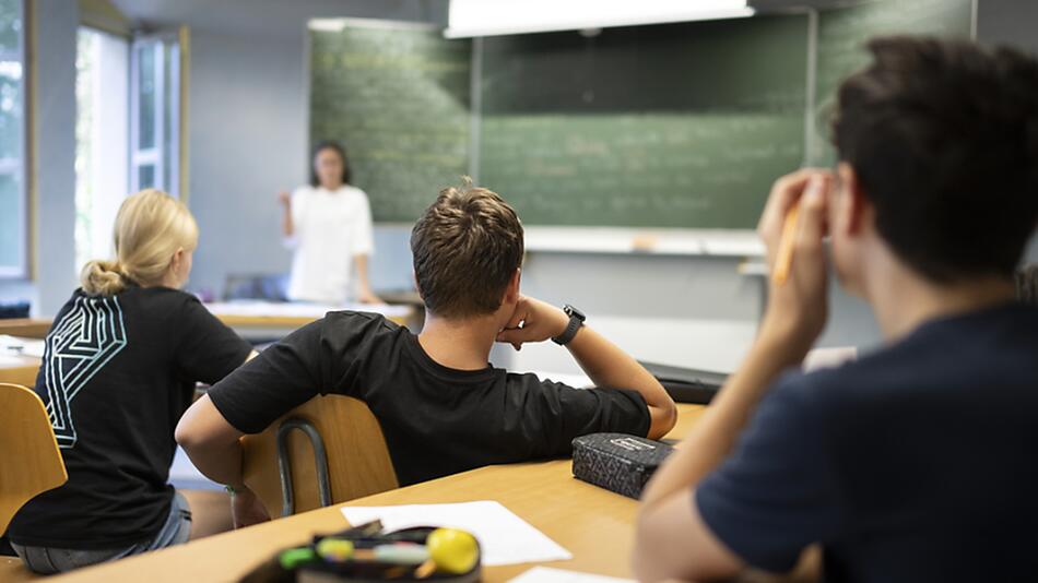 15-jährige Schülerinnen und Schüler in der Schweiz, Symbolbild