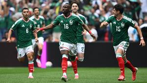 Julián Quiñones (Mitte) erzielte für Mexiko das erste Tor der WM.