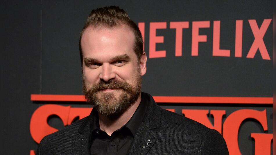 Spielt in "Stranger Things" den Polizeichef Jim Hopper: US-Schauspieler David Harbour