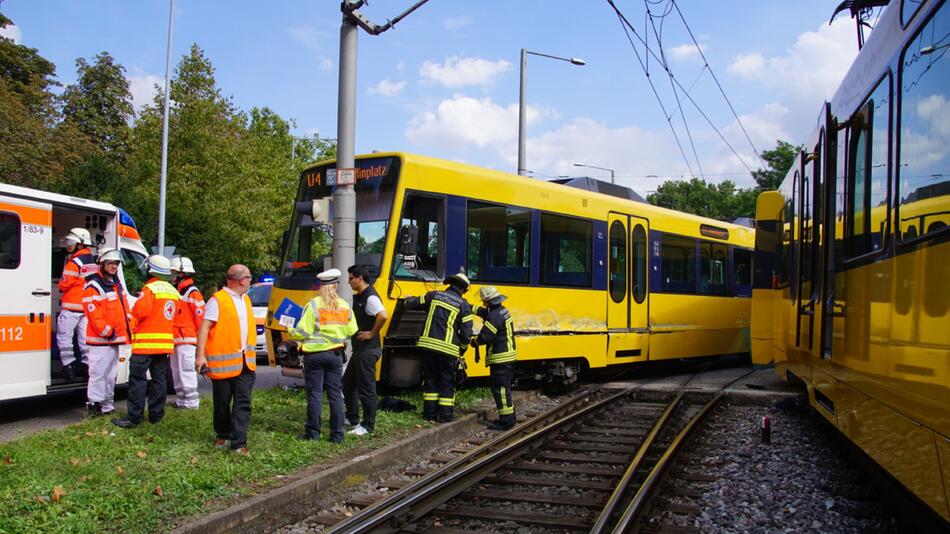 Stadtbahnen in Stuttgart stossen zusammen