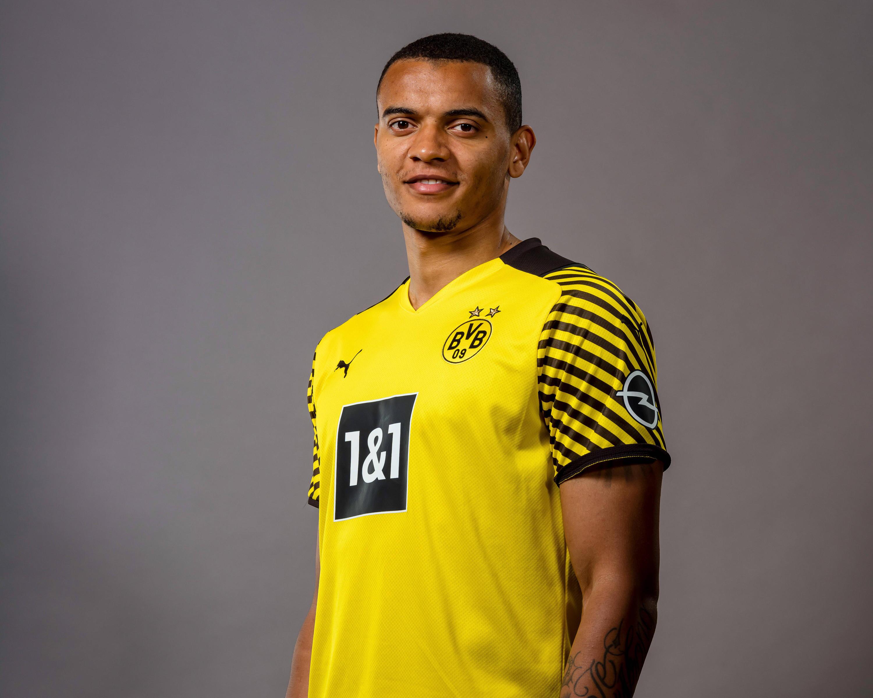 Manuel Akanji - Trung Vệ Đa Năng Của Thụy Sĩ Hành Trình Tỏa Sáng Trên Sân Cỏ Manuel Akanji - Trung Vệ Đa Năng Của Thụy Sĩ Hành Trình Tỏa Sáng Trên Sân Cỏ
