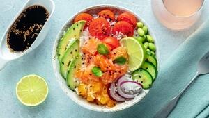 Poke Bowls sind perfekt für alle, die sich gesünder ernähren, aber nicht auf Geschmack ...