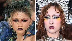 Ob Zendayas (r.) Vamp Romantic oder Chappell Roans Chaos Chic: 2026 zählt Authentizität.