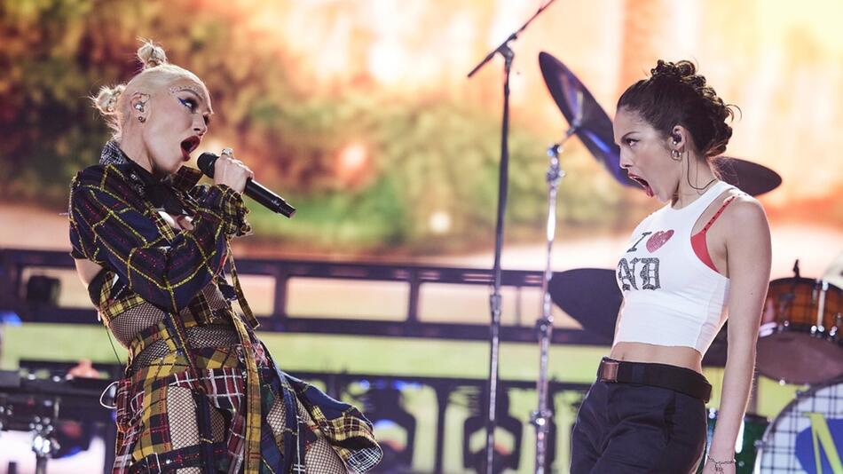 Gwen Stefani (l.) von No Doubt teilte sich die Bühne mit Olivia Rodrigo.