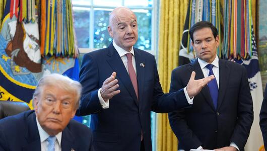 Gianni Infantino (m.) soll telefonisch mit US-Aussenminister Marco Rubio (r.) 