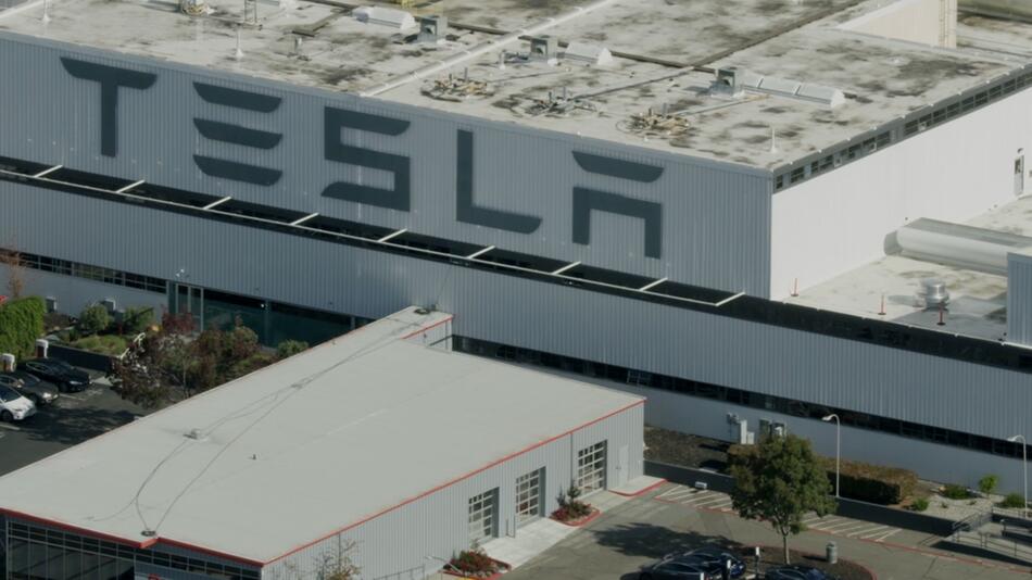 Über 100.000 Fahrzeuge: Tesla startet grosse Rückrufaktion