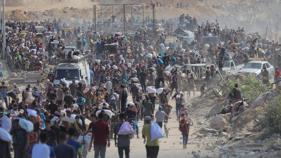 überfüllte Strasse im Gazastreifen