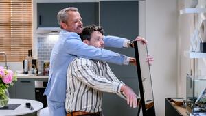 "Sturm der Liebe": Erik (l.) irritiert Fritz mit seinem seltsamen Verhalten.