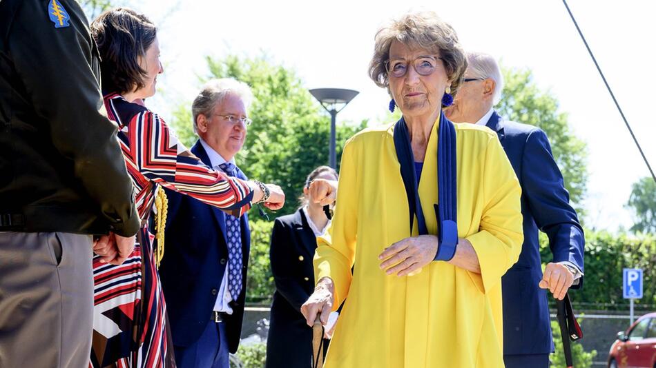 Prinzessin Margriet wählte einen farbenfrohen Look.