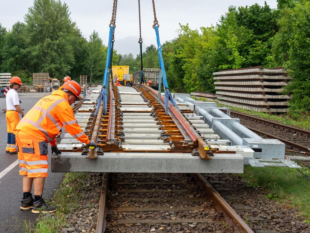 Baumaterial-Lager für Ausbau der Bahnstrecke Berlin - Hamburg