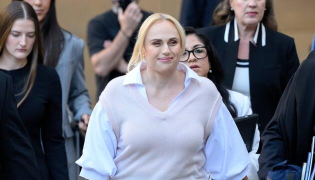 Rebel Wilson am Dienstag vor dem Gerichtsgebäude in Sydney.