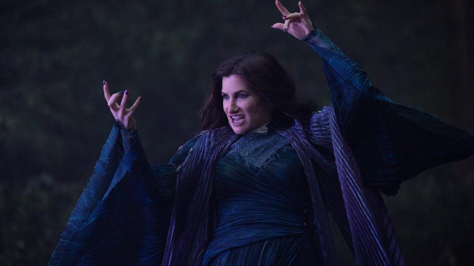 Wird die von Kathryn Hahn gespielte Hexe Agatha Harkness in "Agatha All Along" ihre Kräfte ...