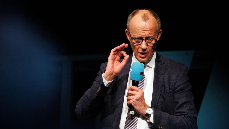 Friedrich Merz macht Wahlkampf in Neuhof