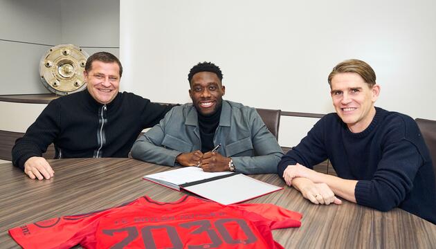 Mit eigenem Rapsong: Alphonso Davies hat seinen Vertrag beim FC Bayern München verlängert.