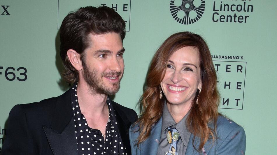 Andrew Garfield und Julia Roberts liefen Arm in Arm und auch Händchen haltend über den roten ...