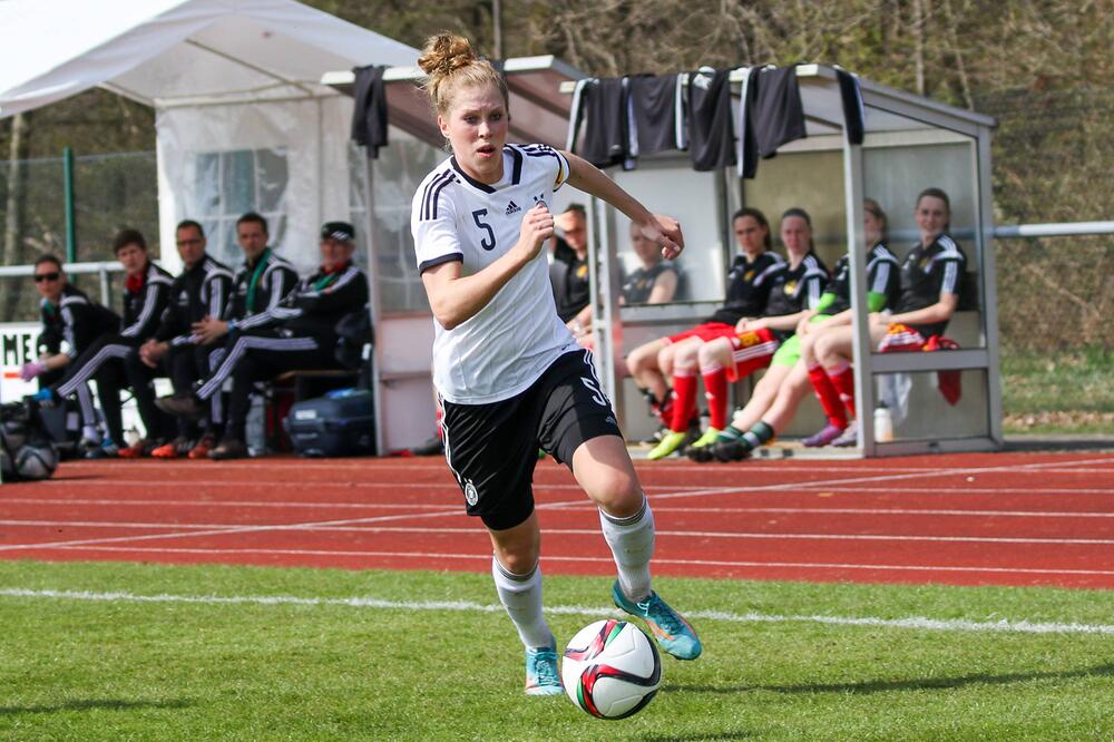 Rebecca Knaak, Manchester City, bislang kein A-Länderspiel (oben in der U19)