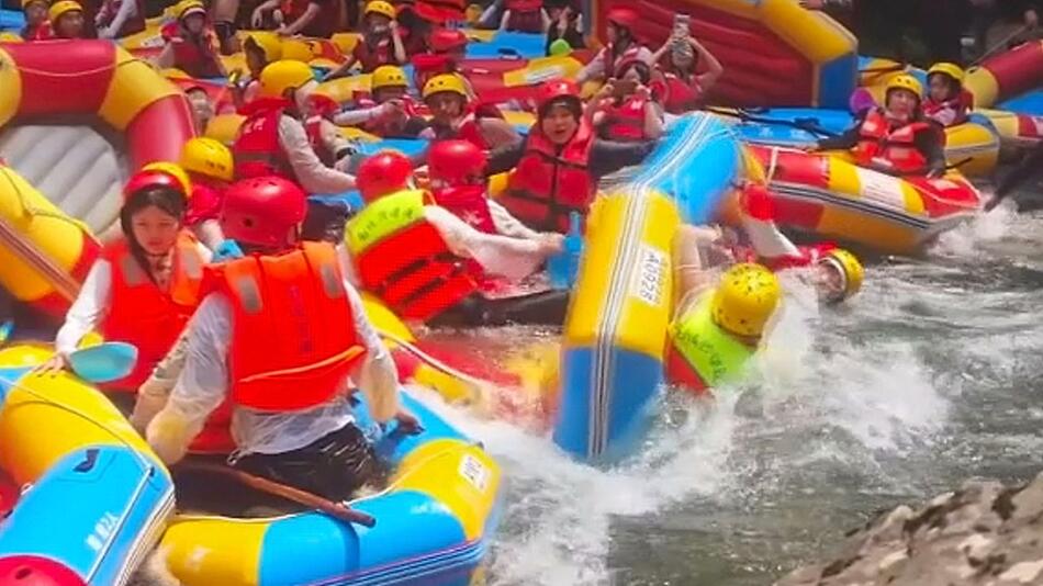 Massencrash beim Rafting: Touristen sorgen für Schlauchboot-Stau