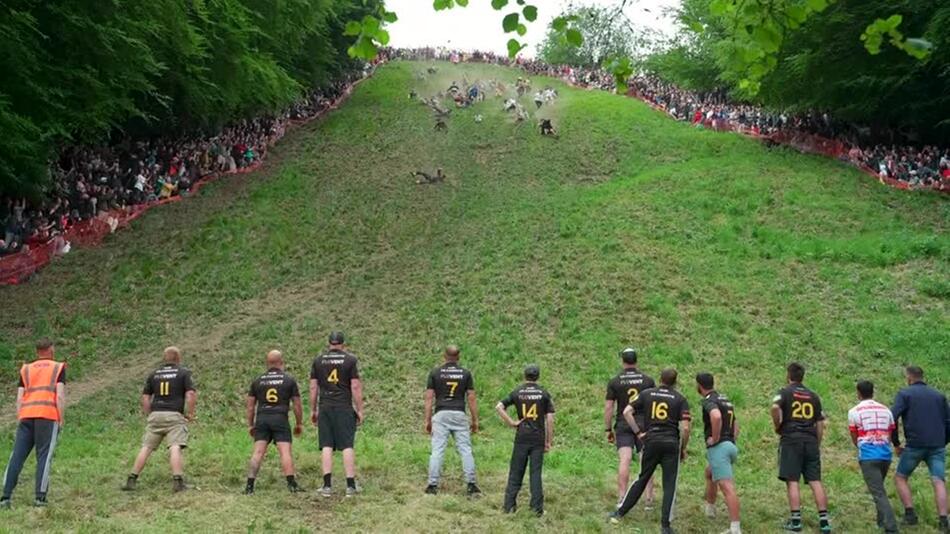 Cheese-Rolling-Race: Immer dem Käse hinterher!