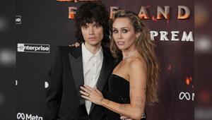 Ist das Schmuckstück an Miley Cyrus' Ringfinger ein Hinweis auf eine Verlobung?