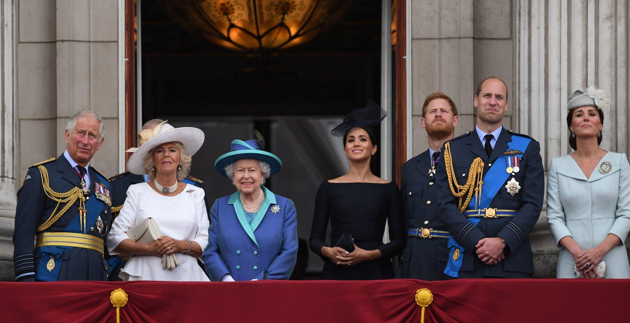 Queen Akzeptiert Schritt Von Harry Und Meghan Bleiben Teil Der Familie Gmxch 