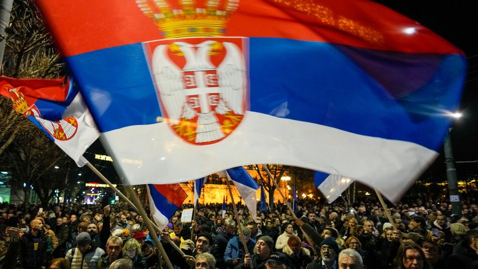Proteste nach der Wahl in Serbien