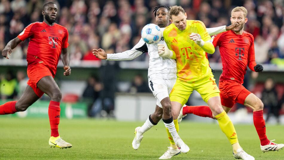 Manuel Neuer und Jeremie Frimpong