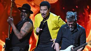 Lionel Richie (M.) bei einer Performance mit Earth, Wind & Fire im Juli in Florida.