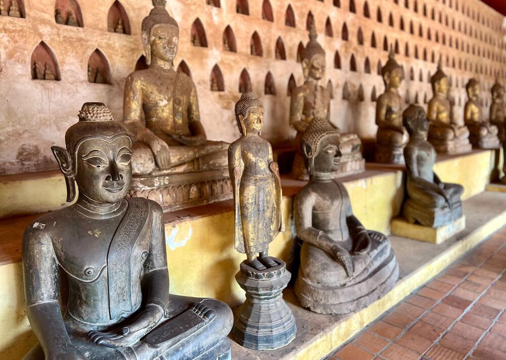 Buddha-Statuen im Tempel Wat Si Saket